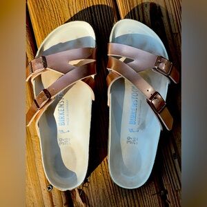 Birkenstock sandals in rose gold size 39